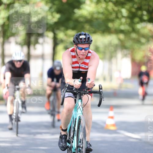11.08.2024 - GEWOBA Citytriathlon Bremen H.Heesch http://msf.ph/oto/6779185 11.08.2024 11:47:41 Radfahren 752, 832, 860, 899, 907, 911, 924, 933, 944, 958, 997, 1013, 1015, 1019 meine-sportfotos.de