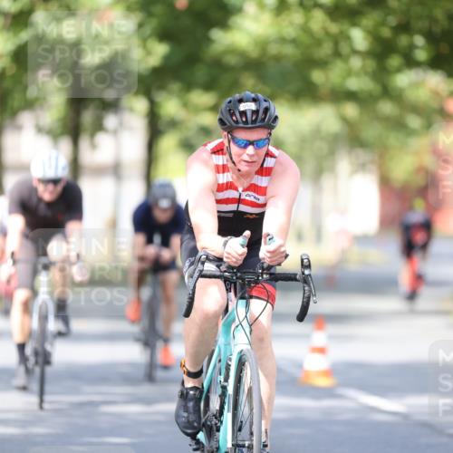 11.08.2024 - GEWOBA Citytriathlon Bremen H.Heesch http://msf.ph/oto/6779189 11.08.2024 11:47:41 Radfahren 752, 832, 860, 899, 907, 911, 924, 933, 944, 958, 997, 1013, 1015, 1019 meine-sportfotos.de