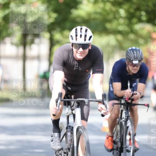 11.08.2024 - GEWOBA Citytriathlon Bremen H.Heesch http://msf.ph/oto/6779238 11.08.2024 11:47:43 Radfahren 752, 832, 899, 907, 911, 924, 933, 944, 958, 997, 1013, 1015, 1019 meine-sportfotos.de