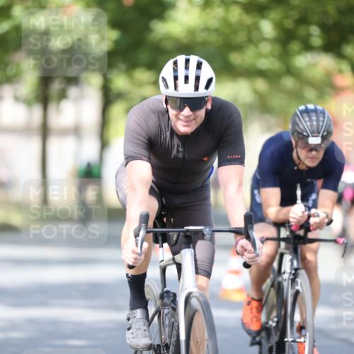 11.08.2024 - GEWOBA Citytriathlon Bremen H.Heesch http://msf.ph/oto/6779242 11.08.2024 11:47:43 Radfahren 752, 832, 899, 907, 911, 924, 933, 944, 958, 997, 1013, 1015, 1019 meine-sportfotos.de