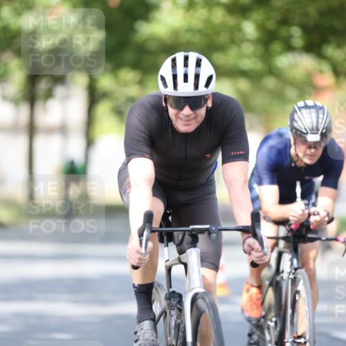 11.08.2024 - GEWOBA Citytriathlon Bremen H.Heesch http://msf.ph/oto/6779246 11.08.2024 11:47:43 Radfahren 752, 832, 899, 907, 911, 924, 933, 944, 958, 997, 1013, 1015, 1019 meine-sportfotos.de