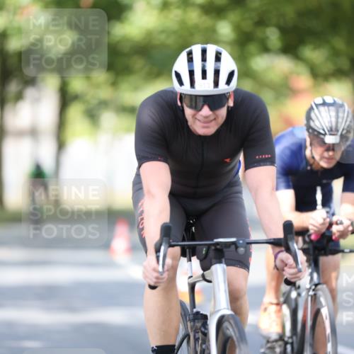 11.08.2024 - GEWOBA Citytriathlon Bremen H.Heesch http://msf.ph/oto/6779255 11.08.2024 11:47:43 Radfahren 752, 832, 899, 907, 911, 924, 933, 944, 958, 997, 1013, 1015, 1019 meine-sportfotos.de