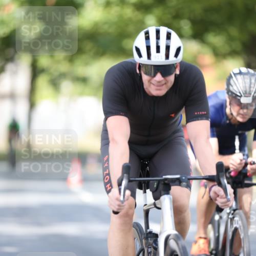 11.08.2024 - GEWOBA Citytriathlon Bremen H.Heesch http://msf.ph/oto/6779258 11.08.2024 11:47:43 Radfahren 752, 832, 899, 907, 911, 924, 933, 944, 958, 997, 1013, 1015, 1019 meine-sportfotos.de