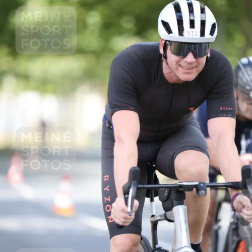 11.08.2024 - GEWOBA Citytriathlon Bremen H.Heesch http://msf.ph/oto/6779270 11.08.2024 11:47:43 Radfahren 752, 832, 899, 907, 911, 924, 933, 944, 958, 997, 1013, 1015, 1019 meine-sportfotos.de