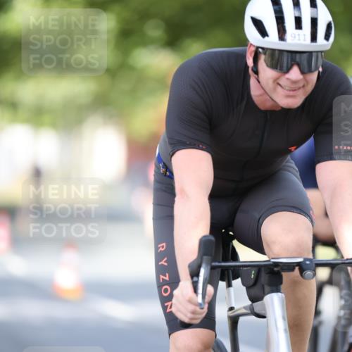 11.08.2024 - GEWOBA Citytriathlon Bremen H.Heesch http://msf.ph/oto/6779273 11.08.2024 11:47:43 Radfahren 752, 832, 899, 907, 911, 924, 933, 944, 958, 997, 1013, 1015, 1019 meine-sportfotos.de
