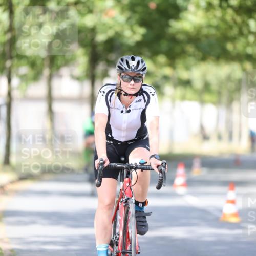 11.08.2024 - GEWOBA Citytriathlon Bremen H.Heesch http://msf.ph/oto/6779284 11.08.2024 11:47:45 Radfahren 832, 899, 907, 911, 924, 933, 944, 958, 997, 1013, 1015, 1019 meine-sportfotos.de