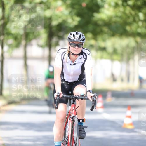 11.08.2024 - GEWOBA Citytriathlon Bremen H.Heesch http://msf.ph/oto/6779288 11.08.2024 11:47:45 Radfahren 832, 899, 907, 911, 924, 933, 944, 958, 997, 1013, 1015, 1019 meine-sportfotos.de