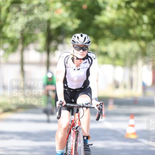 11.08.2024 - GEWOBA Citytriathlon Bremen H.Heesch http://msf.ph/oto/6779291 11.08.2024 11:47:45 Radfahren 832, 899, 907, 911, 924, 933, 944, 958, 997, 1013, 1015, 1019 meine-sportfotos.de