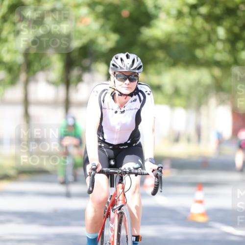 11.08.2024 - GEWOBA Citytriathlon Bremen H.Heesch http://msf.ph/oto/6779295 11.08.2024 11:47:45 Radfahren 832, 899, 907, 911, 924, 933, 944, 958, 997, 1013, 1015, 1019 meine-sportfotos.de