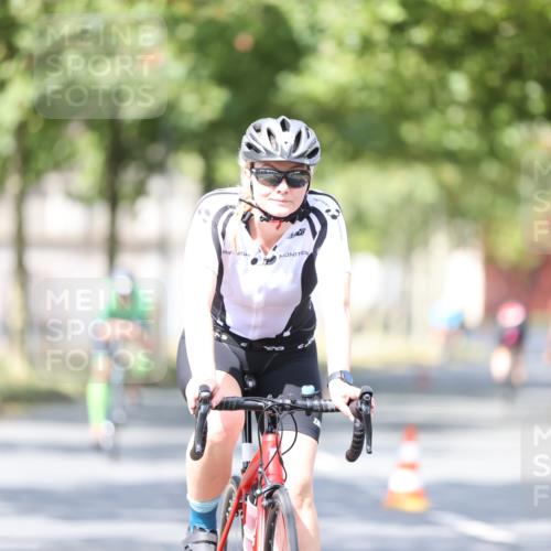 11.08.2024 - GEWOBA Citytriathlon Bremen H.Heesch http://msf.ph/oto/6779303 11.08.2024 11:47:45 Radfahren 832, 899, 907, 911, 924, 933, 944, 958, 997, 1013, 1015, 1019 meine-sportfotos.de