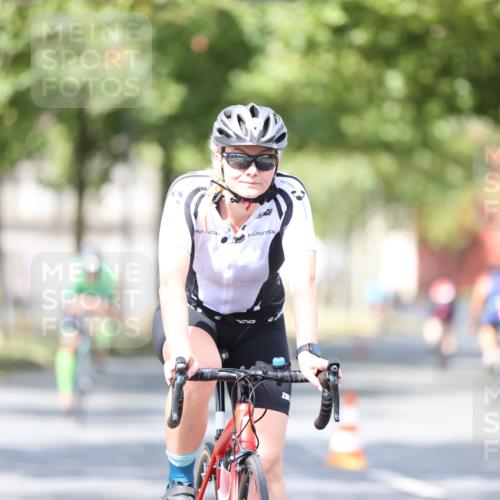 11.08.2024 - GEWOBA Citytriathlon Bremen H.Heesch http://msf.ph/oto/6779306 11.08.2024 11:47:45 Radfahren 832, 899, 907, 911, 924, 933, 944, 958, 997, 1013, 1015, 1019 meine-sportfotos.de