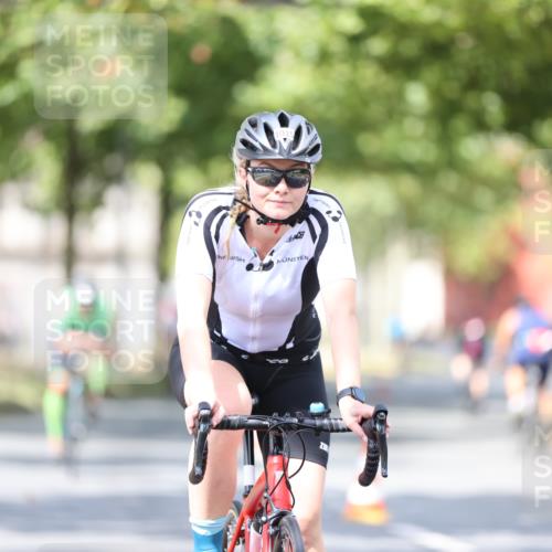 11.08.2024 - GEWOBA Citytriathlon Bremen H.Heesch http://msf.ph/oto/6779311 11.08.2024 11:47:45 Radfahren 832, 899, 907, 911, 924, 933, 944, 958, 997, 1013, 1015, 1019 meine-sportfotos.de