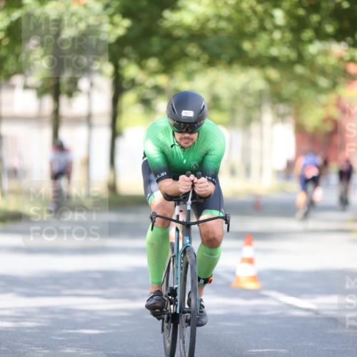 11.08.2024 - GEWOBA Citytriathlon Bremen H.Heesch http://msf.ph/oto/6779343 11.08.2024 11:47:47 Radfahren 832, 899, 906, 907, 911, 924, 933, 944, 958, 997, 1013, 1015, 1019 meine-sportfotos.de
