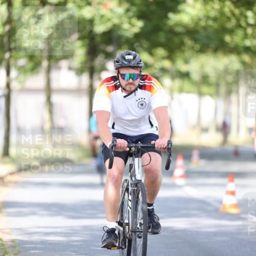 11.08.2024 - GEWOBA Citytriathlon Bremen H.Heesch http://msf.ph/oto/6779407 11.08.2024 11:47:52 Radfahren 832, 906, 907, 911, 918, 924, 928, 933, 958, 1013, 1015 meine-sportfotos.de