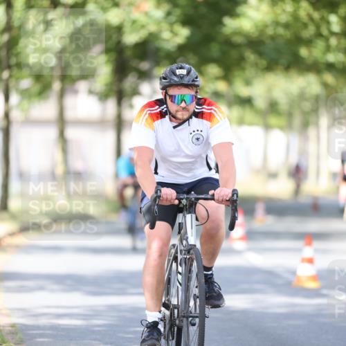 11.08.2024 - GEWOBA Citytriathlon Bremen H.Heesch http://msf.ph/oto/6779413 11.08.2024 11:47:52 Radfahren 832, 906, 907, 911, 918, 924, 928, 933, 958, 1013, 1015 meine-sportfotos.de