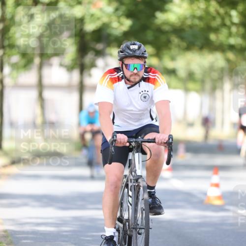 11.08.2024 - GEWOBA Citytriathlon Bremen H.Heesch http://msf.ph/oto/6779419 11.08.2024 11:47:52 Radfahren 832, 906, 907, 911, 918, 924, 928, 933, 958, 1013, 1015 meine-sportfotos.de