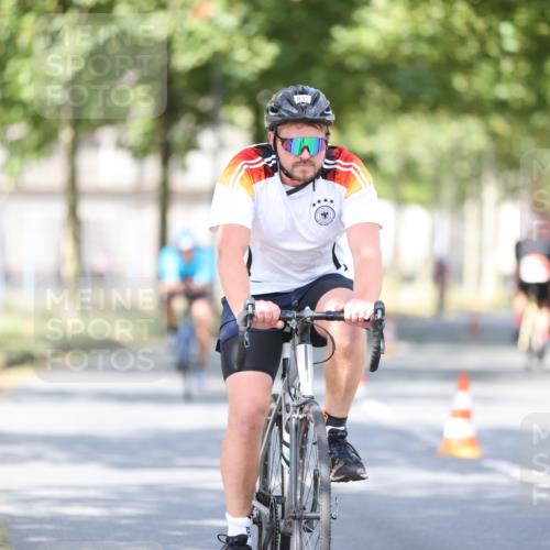 11.08.2024 - GEWOBA Citytriathlon Bremen H.Heesch http://msf.ph/oto/6779423 11.08.2024 11:47:52 Radfahren 832, 906, 907, 911, 918, 924, 928, 933, 958, 1013, 1015 meine-sportfotos.de