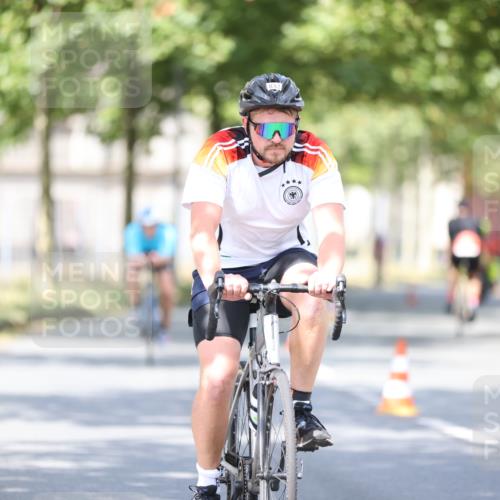 11.08.2024 - GEWOBA Citytriathlon Bremen H.Heesch http://msf.ph/oto/6779427 11.08.2024 11:47:52 Radfahren 832, 906, 907, 911, 918, 924, 928, 933, 958, 1013, 1015 meine-sportfotos.de