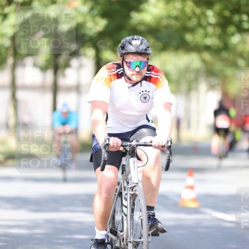 11.08.2024 - GEWOBA Citytriathlon Bremen H.Heesch http://msf.ph/oto/6779429 11.08.2024 11:47:52 Radfahren 832, 906, 907, 911, 918, 924, 928, 933, 958, 1013, 1015 meine-sportfotos.de