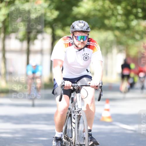 11.08.2024 - GEWOBA Citytriathlon Bremen H.Heesch http://msf.ph/oto/6779433 11.08.2024 11:47:52 Radfahren 832, 906, 907, 911, 918, 924, 928, 933, 958, 1013, 1015 meine-sportfotos.de