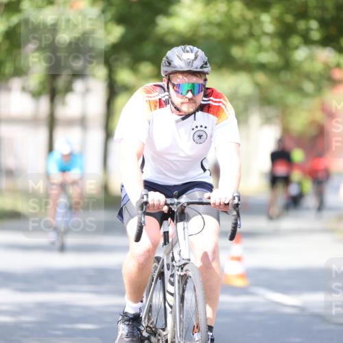 11.08.2024 - GEWOBA Citytriathlon Bremen H.Heesch http://msf.ph/oto/6779435 11.08.2024 11:47:53 Radfahren 832, 906, 907, 911, 918, 924, 928, 933, 1013, 1015 meine-sportfotos.de