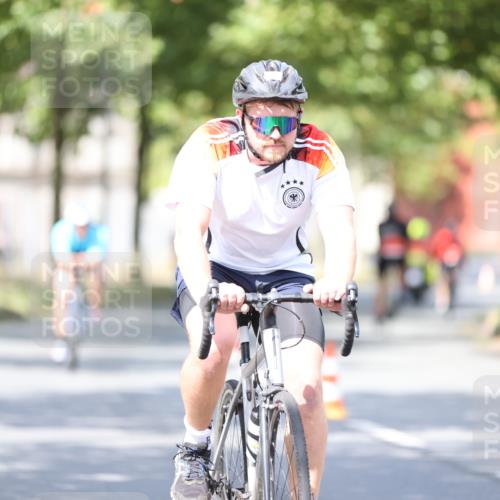 11.08.2024 - GEWOBA Citytriathlon Bremen H.Heesch http://msf.ph/oto/6779439 11.08.2024 11:47:53 Radfahren 832, 906, 907, 911, 918, 924, 928, 933, 1013, 1015 meine-sportfotos.de