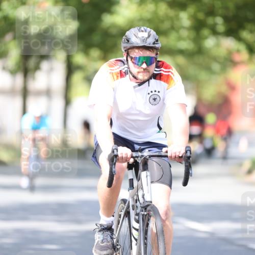 11.08.2024 - GEWOBA Citytriathlon Bremen H.Heesch http://msf.ph/oto/6779445 11.08.2024 11:47:53 Radfahren 832, 906, 907, 911, 918, 924, 928, 933, 1013, 1015 meine-sportfotos.de