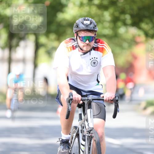 11.08.2024 - GEWOBA Citytriathlon Bremen H.Heesch http://msf.ph/oto/6779448 11.08.2024 11:47:53 Radfahren 832, 906, 907, 911, 918, 924, 928, 933, 1013, 1015 meine-sportfotos.de