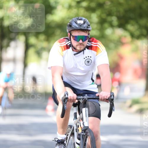 11.08.2024 - GEWOBA Citytriathlon Bremen H.Heesch http://msf.ph/oto/6779452 11.08.2024 11:47:53 Radfahren 832, 906, 907, 911, 918, 924, 928, 933, 1013, 1015 meine-sportfotos.de