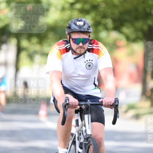 11.08.2024 - GEWOBA Citytriathlon Bremen H.Heesch http://msf.ph/oto/6779457 11.08.2024 11:47:53 Radfahren 832, 906, 907, 911, 918, 924, 928, 933, 1013, 1015 meine-sportfotos.de