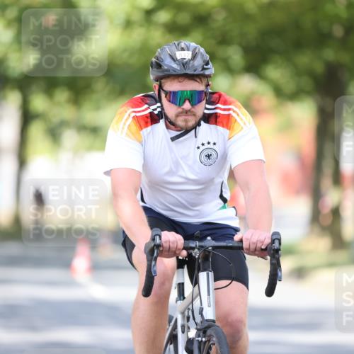 11.08.2024 - GEWOBA Citytriathlon Bremen H.Heesch http://msf.ph/oto/6779460 11.08.2024 11:47:53 Radfahren 832, 906, 907, 911, 918, 924, 928, 933, 1013, 1015 meine-sportfotos.de