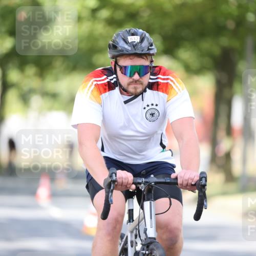 11.08.2024 - GEWOBA Citytriathlon Bremen H.Heesch http://msf.ph/oto/6779466 11.08.2024 11:47:53 Radfahren 832, 906, 907, 911, 918, 924, 928, 933, 1013, 1015 meine-sportfotos.de