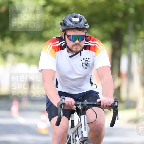 11.08.2024 - GEWOBA Citytriathlon Bremen H.Heesch http://msf.ph/oto/6779470 11.08.2024 11:47:53 Radfahren 832, 906, 907, 911, 918, 924, 928, 933, 1013, 1015 meine-sportfotos.de