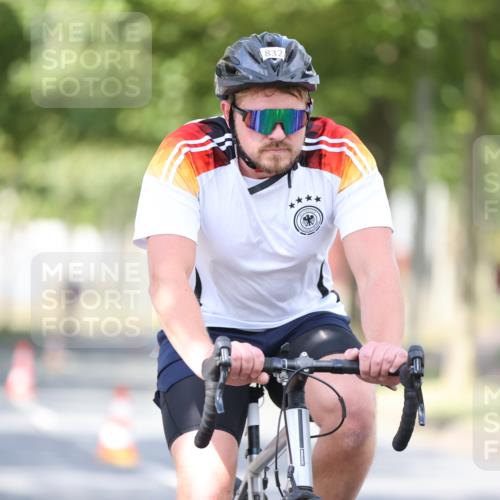 11.08.2024 - GEWOBA Citytriathlon Bremen H.Heesch http://msf.ph/oto/6779473 11.08.2024 11:47:53 Radfahren 832, 906, 907, 911, 918, 924, 928, 933, 1013, 1015 meine-sportfotos.de