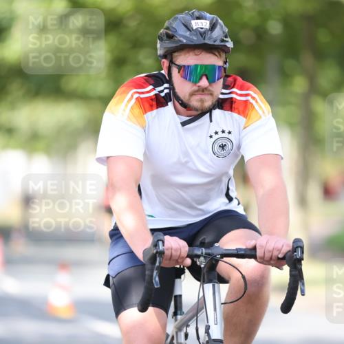 11.08.2024 - GEWOBA Citytriathlon Bremen H.Heesch http://msf.ph/oto/6779478 11.08.2024 11:47:53 Radfahren 832, 906, 907, 911, 918, 924, 928, 933, 1013, 1015 meine-sportfotos.de