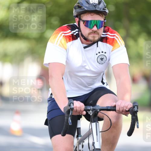 11.08.2024 - GEWOBA Citytriathlon Bremen H.Heesch http://msf.ph/oto/6779482 11.08.2024 11:47:53 Radfahren 832, 906, 907, 911, 918, 924, 928, 933, 1013, 1015 meine-sportfotos.de