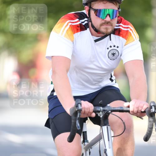 11.08.2024 - GEWOBA Citytriathlon Bremen H.Heesch http://msf.ph/oto/6779488 11.08.2024 11:47:53 Radfahren 832, 906, 907, 911, 918, 924, 928, 933, 1013, 1015 meine-sportfotos.de