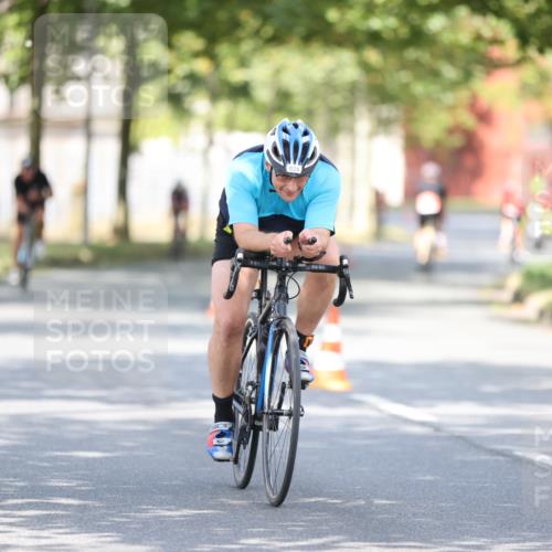 11.08.2024 - GEWOBA Citytriathlon Bremen H.Heesch http://msf.ph/oto/6779492 11.08.2024 11:47:55 Radfahren 832, 906, 907, 911, 918, 924, 928, 933, 1015 meine-sportfotos.de