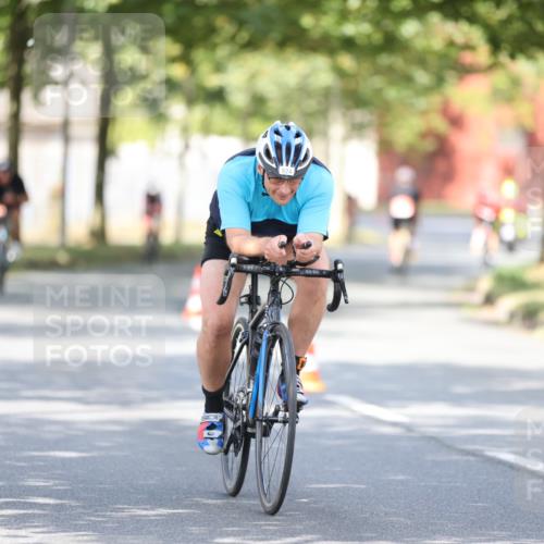 11.08.2024 - GEWOBA Citytriathlon Bremen H.Heesch http://msf.ph/oto/6779496 11.08.2024 11:47:55 Radfahren 832, 906, 907, 911, 918, 924, 928, 933, 1015 meine-sportfotos.de