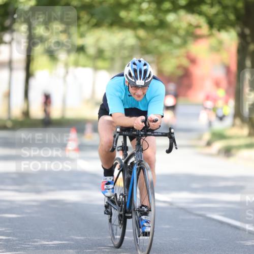 11.08.2024 - GEWOBA Citytriathlon Bremen H.Heesch http://msf.ph/oto/6779507 11.08.2024 11:47:55 Radfahren 832, 906, 907, 911, 918, 924, 928, 933, 1015 meine-sportfotos.de