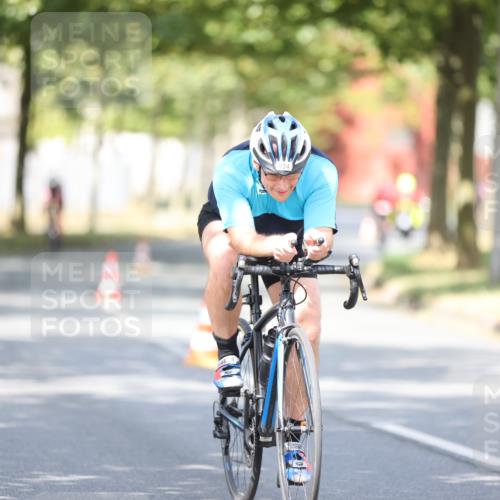 11.08.2024 - GEWOBA Citytriathlon Bremen H.Heesch http://msf.ph/oto/6779515 11.08.2024 11:47:55 Radfahren 832, 906, 907, 911, 918, 924, 928, 933, 1015 meine-sportfotos.de