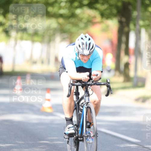 11.08.2024 - GEWOBA Citytriathlon Bremen H.Heesch http://msf.ph/oto/6779523 11.08.2024 11:47:55 Radfahren 832, 906, 907, 911, 918, 924, 928, 933, 1015 meine-sportfotos.de