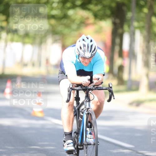 11.08.2024 - GEWOBA Citytriathlon Bremen H.Heesch http://msf.ph/oto/6779528 11.08.2024 11:47:55 Radfahren 832, 906, 907, 911, 918, 924, 928, 933, 1015 meine-sportfotos.de