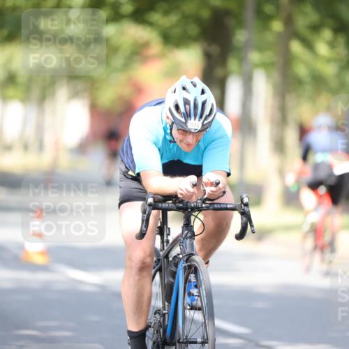 11.08.2024 - GEWOBA Citytriathlon Bremen H.Heesch http://msf.ph/oto/6779535 11.08.2024 11:47:55 Radfahren 832, 906, 907, 911, 918, 924, 928, 933, 1015 meine-sportfotos.de