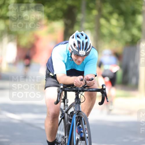 11.08.2024 - GEWOBA Citytriathlon Bremen H.Heesch http://msf.ph/oto/6779541 11.08.2024 11:47:55 Radfahren 832, 906, 907, 911, 918, 924, 928, 933, 1015 meine-sportfotos.de