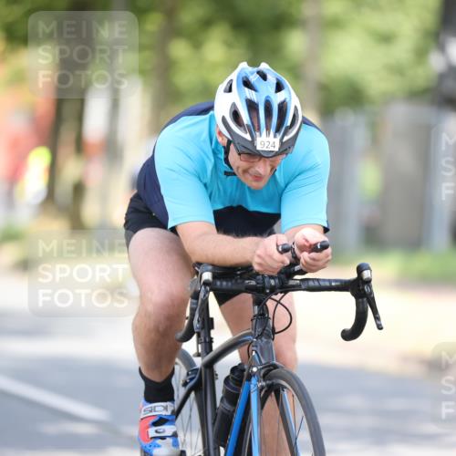 11.08.2024 - GEWOBA Citytriathlon Bremen H.Heesch http://msf.ph/oto/6779558 11.08.2024 11:47:55 Radfahren 832, 906, 907, 911, 918, 924, 928, 933, 1015 meine-sportfotos.de