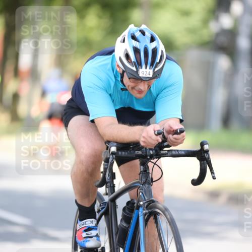 11.08.2024 - GEWOBA Citytriathlon Bremen H.Heesch http://msf.ph/oto/6779562 11.08.2024 11:47:55 Radfahren 832, 906, 907, 911, 918, 924, 928, 933, 1015 meine-sportfotos.de