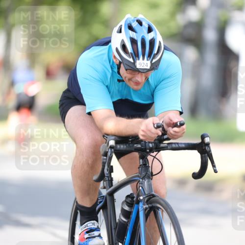 11.08.2024 - GEWOBA Citytriathlon Bremen H.Heesch http://msf.ph/oto/6779566 11.08.2024 11:47:56 Radfahren 832, 906, 907, 911, 918, 924, 928, 933, 1015 meine-sportfotos.de