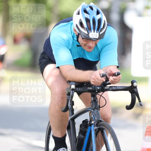 11.08.2024 - GEWOBA Citytriathlon Bremen H.Heesch http://msf.ph/oto/6779571 11.08.2024 11:47:56 Radfahren 832, 906, 907, 911, 918, 924, 928, 933, 1015 meine-sportfotos.de