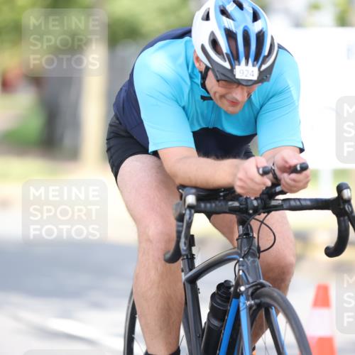 11.08.2024 - GEWOBA Citytriathlon Bremen H.Heesch http://msf.ph/oto/6779576 11.08.2024 11:47:56 Radfahren 832, 906, 907, 911, 918, 924, 928, 933, 1015 meine-sportfotos.de